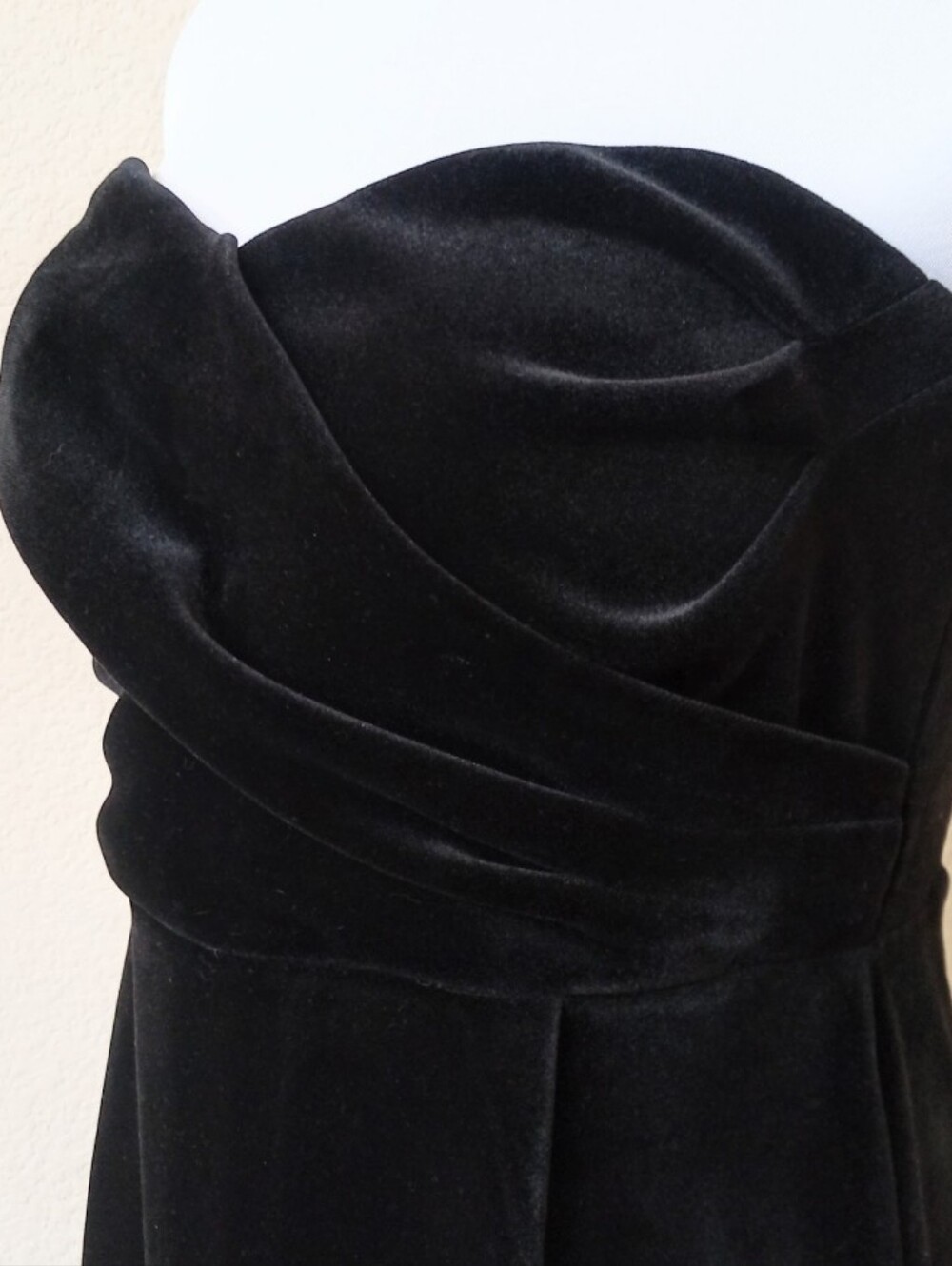 Express black velour sweetheart neckline strapless cocktail dress - Picture 8 of 12